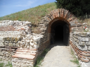 Тракийска гробница в Поморие, Деултум и Акве Калиде