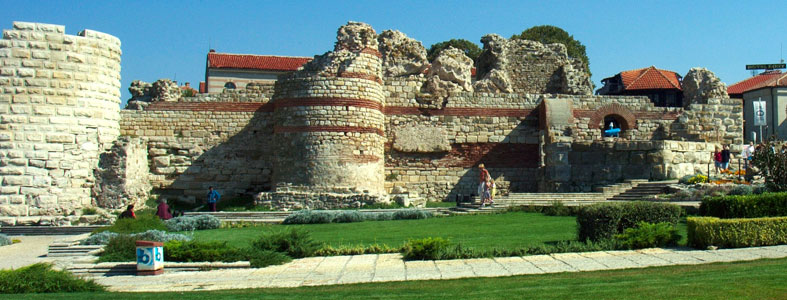 Крепостна стена Несебър