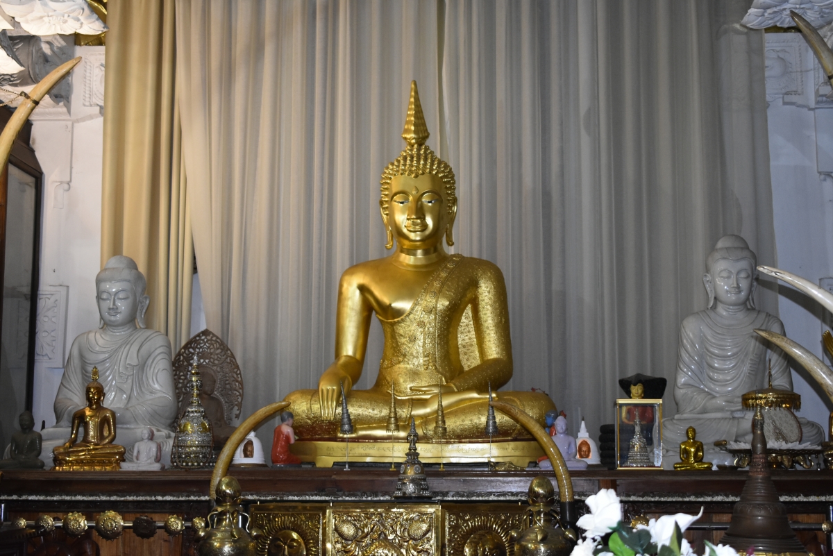 Храм на зъба на Буда в Канди